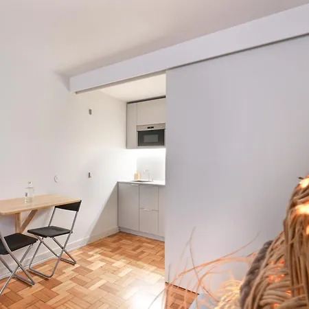 Sleep In Office By On Appartement
